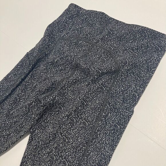 Athleta Black White Ultimate Stash Textured 7/8 Tight Leggings Pockets XS - Picture 4 of 12